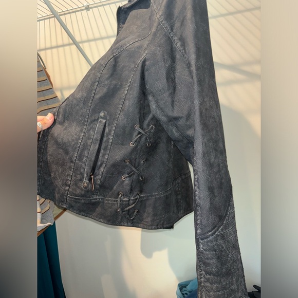 Montana Co Leather Jacket with Cross Stitch - Picture 4 of 4